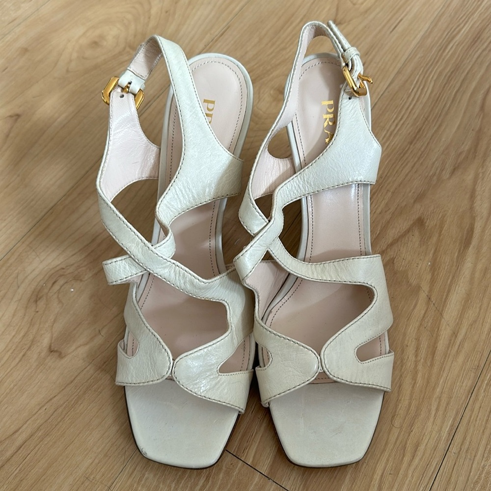 Prada Sandal beige . New . Never used . 39 size 8,5